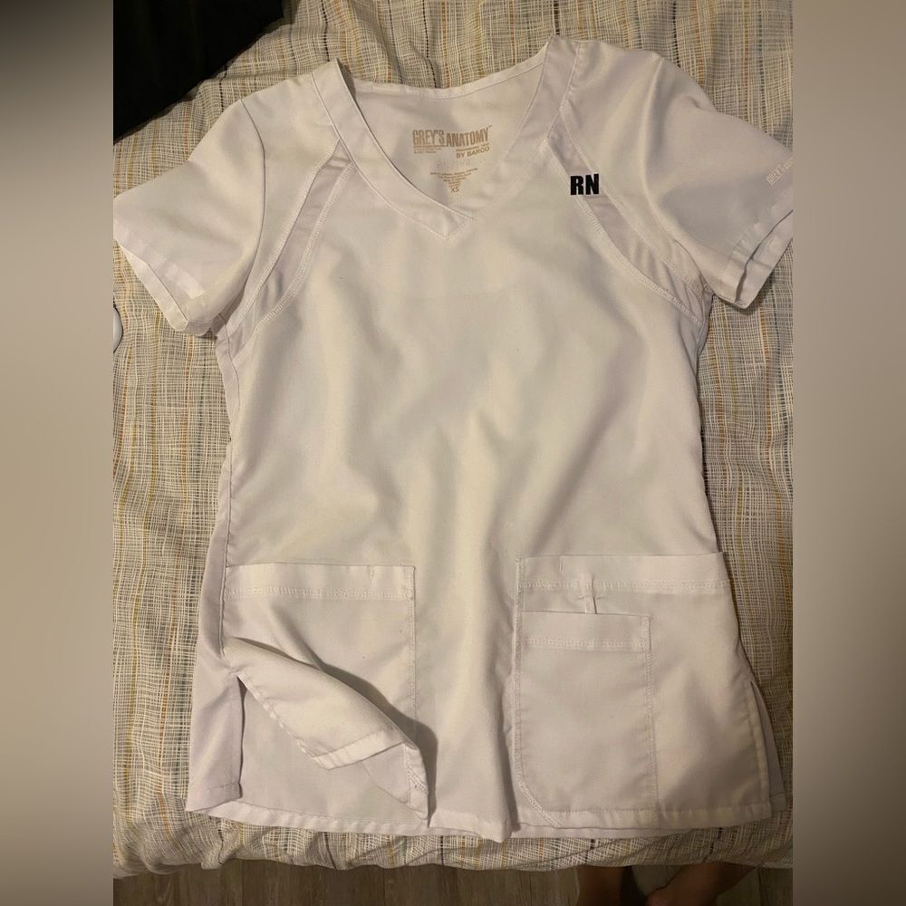 GREY’S ANATOMY | White Scrub Top RN